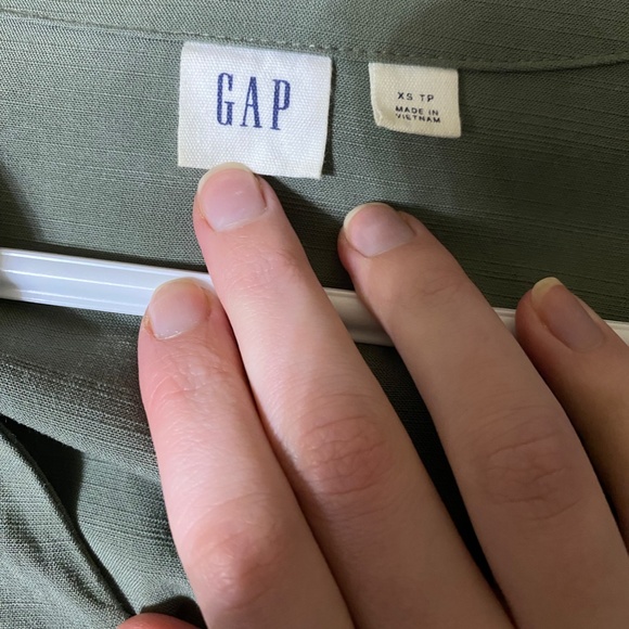 Gap Short Sleeve Button-Front Jumpsuit - Picture 5 of 7